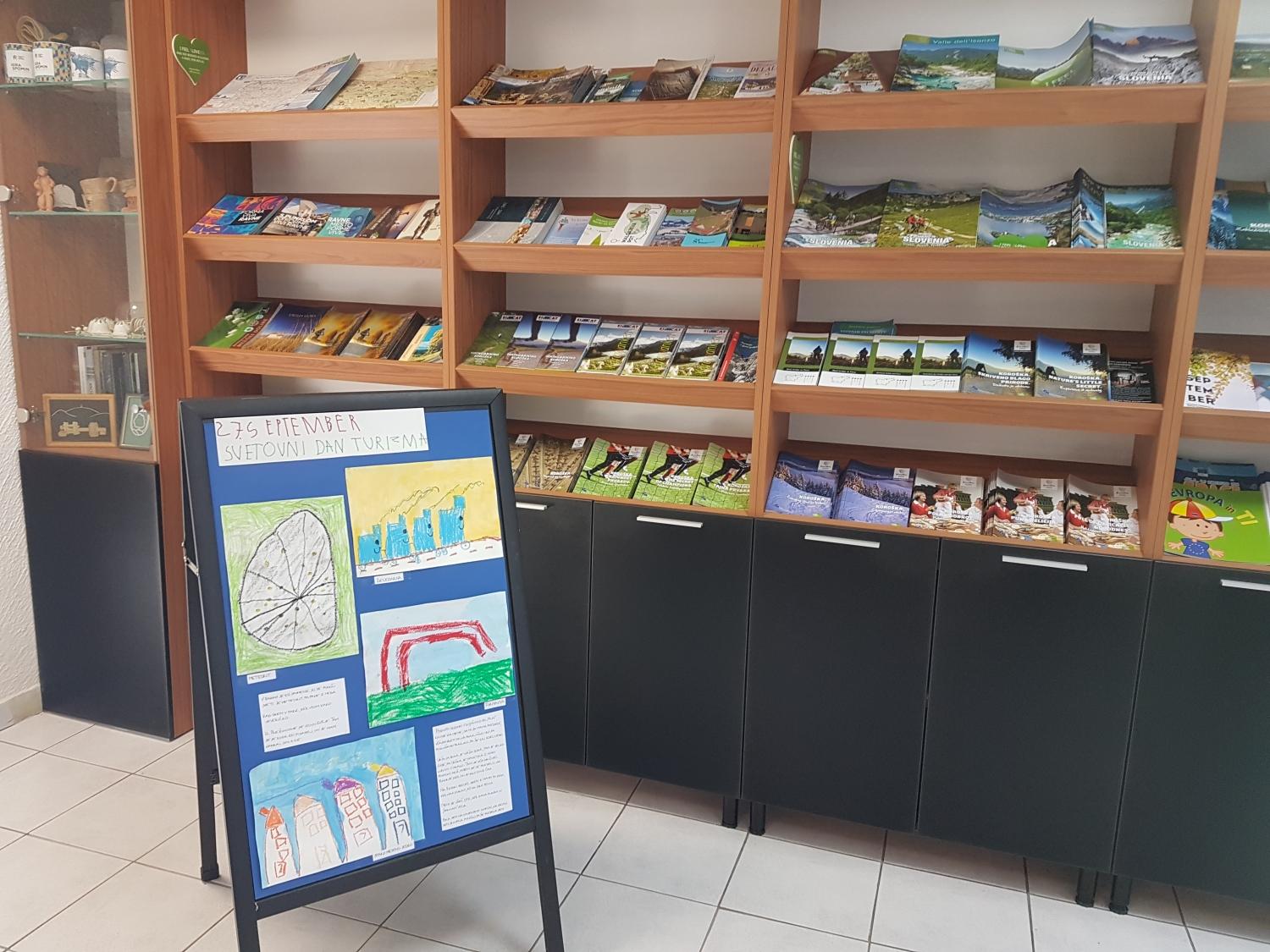 Ob svetovnem dnevu turizma so otroci skozi sliko predstavili kako si predstavljajo turizem (FOTO)