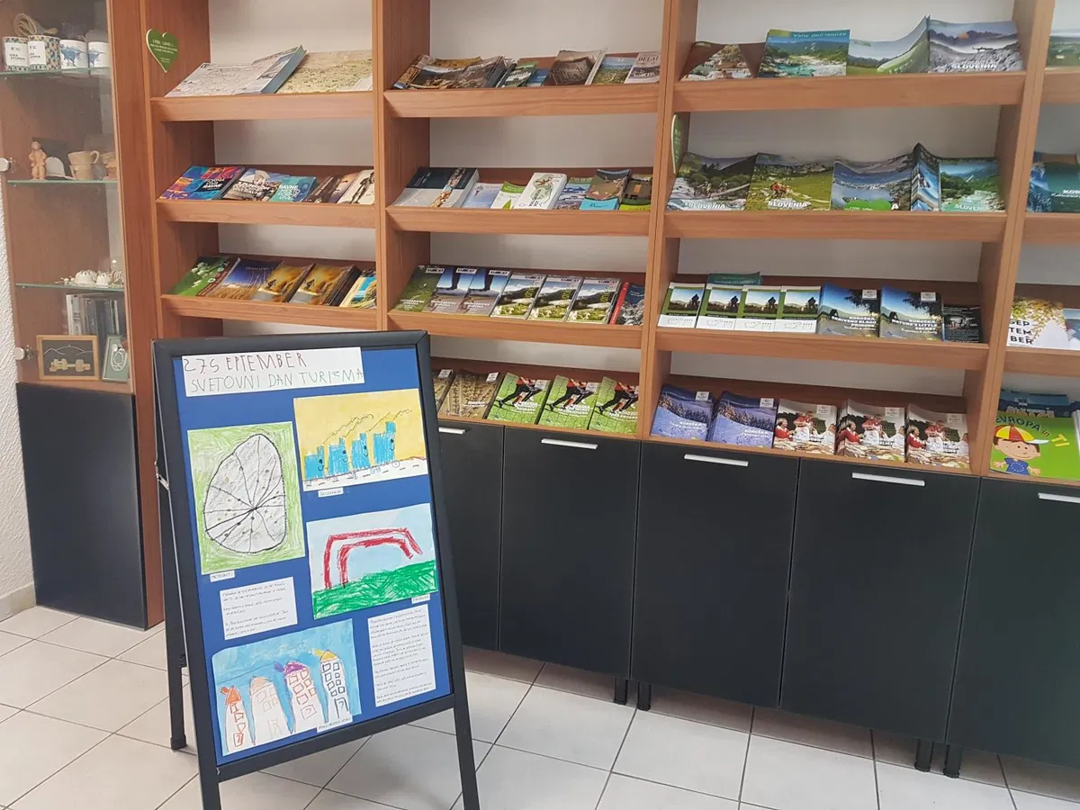 Ob svetovnem dnevu turizma so otroci skozi sliko predstavili kako si predstavljajo turizem (FOTO)