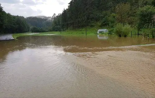 To so posledice popoldanskega neurja, ki je povzročilo nekaj težav tudi na Koroškem (FOTO in VIDEO)
