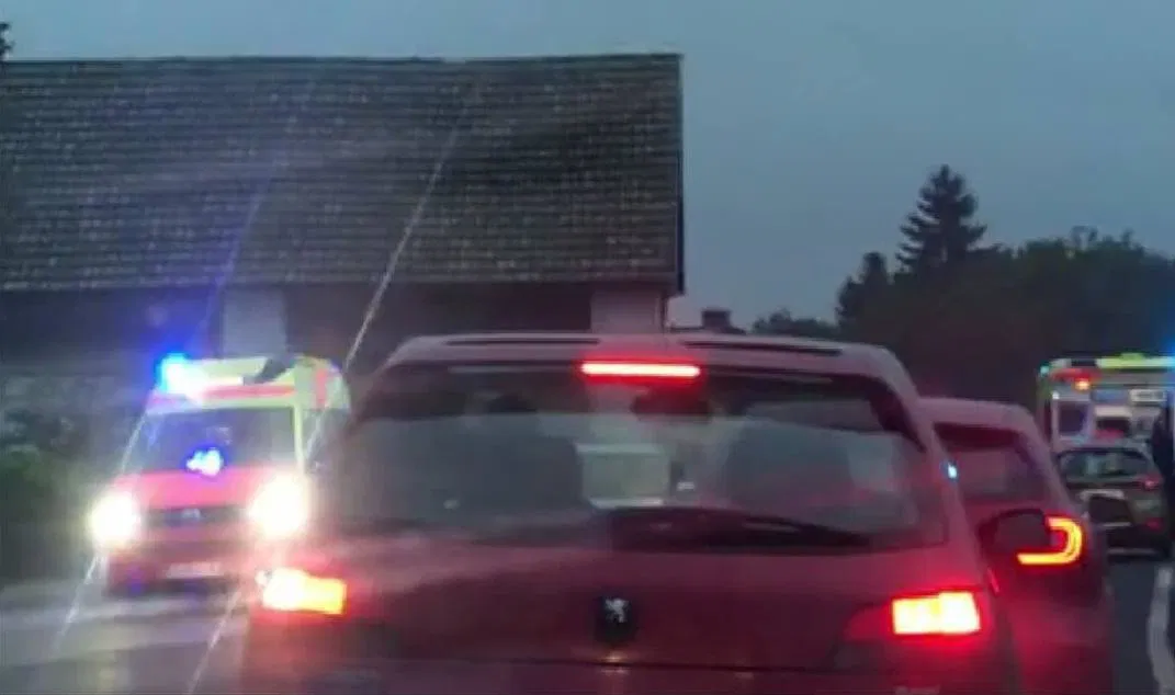 Na območju Mislinje trčili osebni vozili, poškodovano osebo so prepeljali v SB Slovenj Gradec (FOTO in VIDEO)