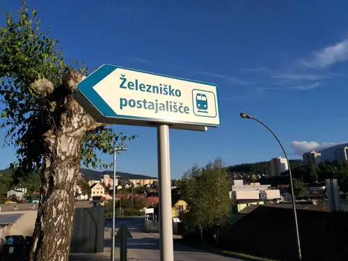 Ravensko železniško postajo so (končno) prenovili (FOTO)