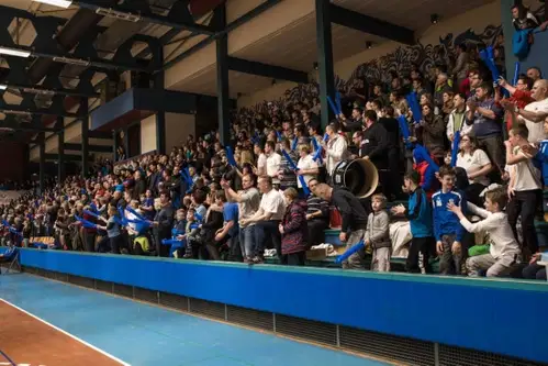 Slovenjgradčani ostali brez želene točke, vendar zbrali lepo vsoto za malega Krisa (VIDEO)