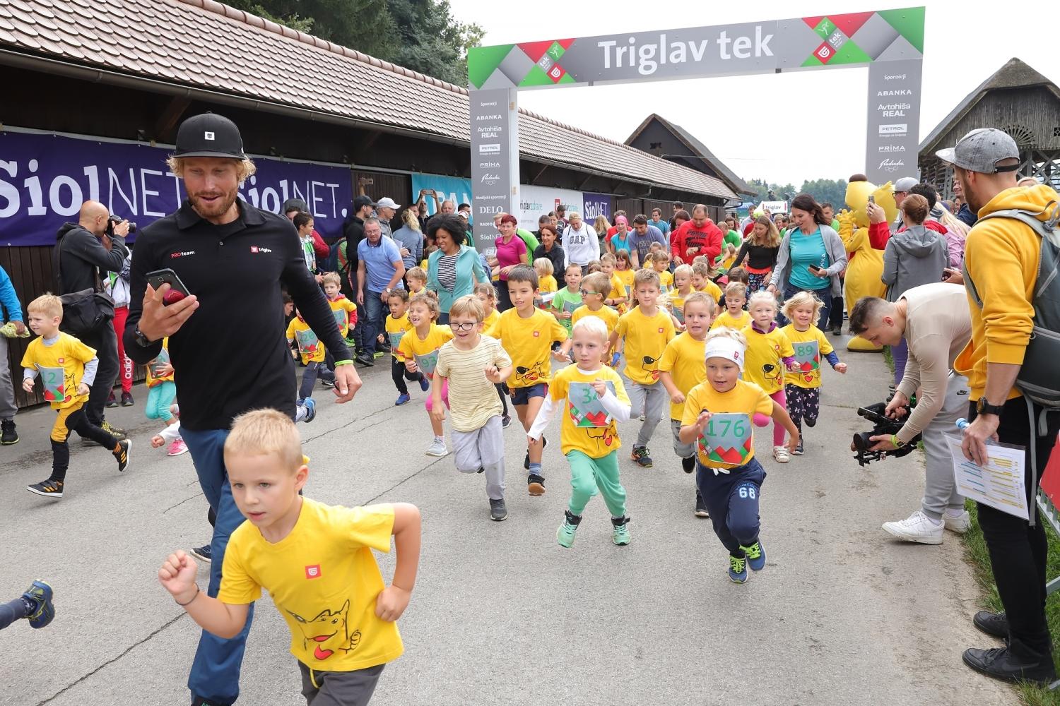 Okoli 2.000 obiskovalcev podprlo dober namen 8. Triglav teka. Med udeleženci tudi Korošci (FOTO)