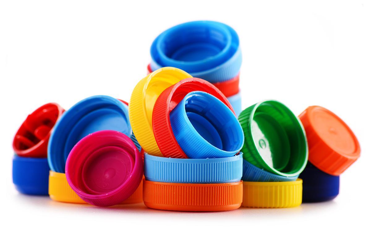 Dinos začenja akcijo dobrodelnega zbiranja zamaškov