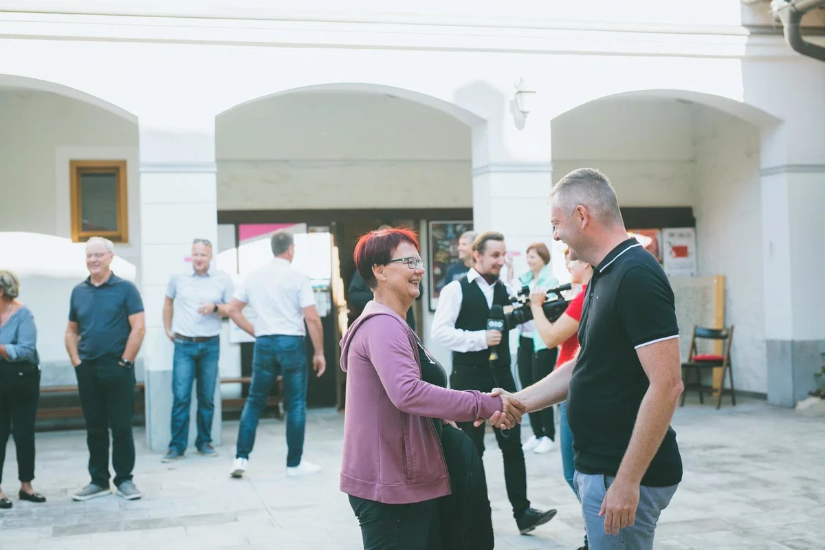Predstavniki koroških občin so na povabilo slovenjgraškega župana odkrivali skrivnosti mestnega jedra (FOTO)