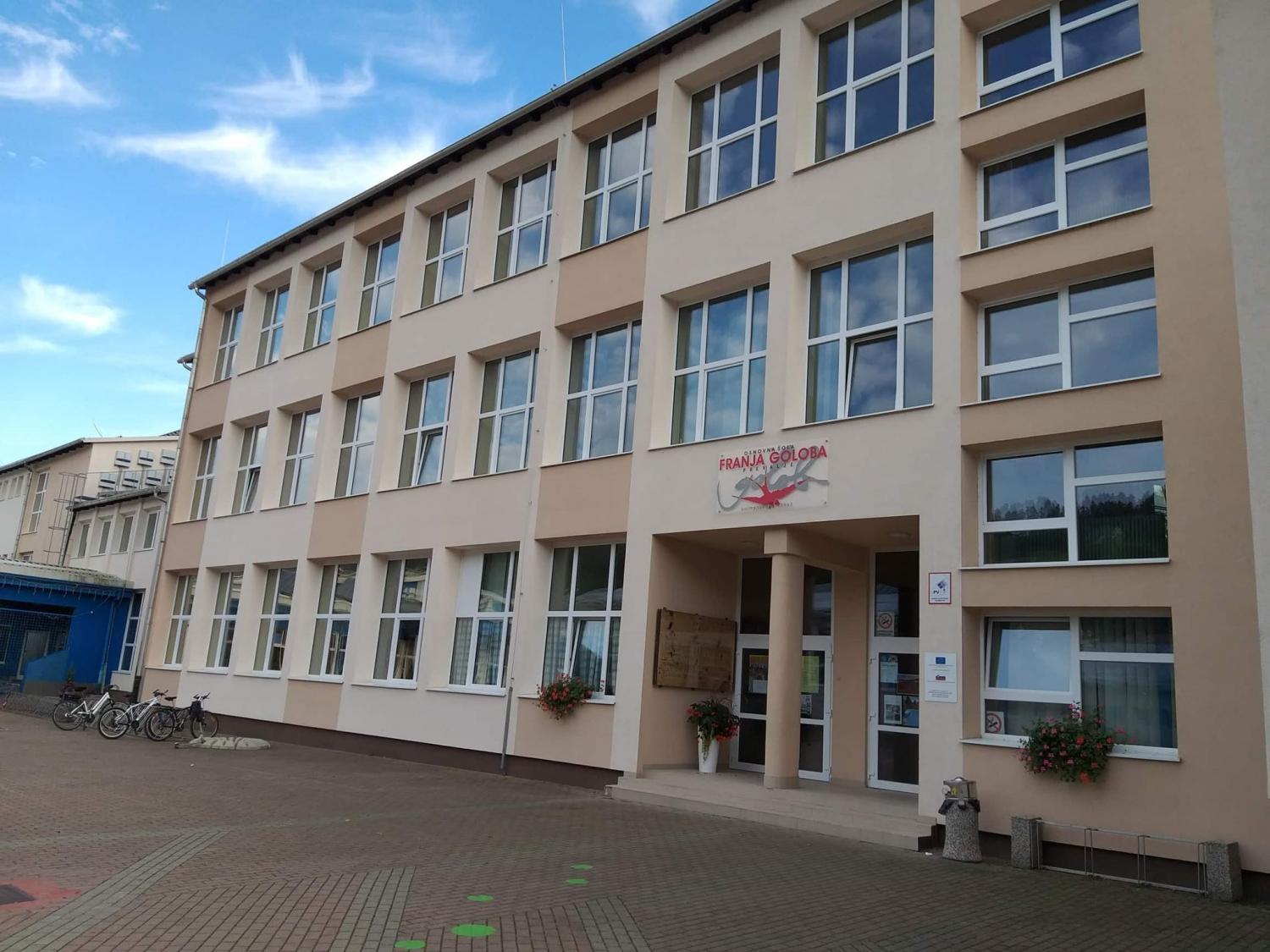 Vse vzgojno-izobraževalne ustanove po navodilih Šarca v ponedeljek zapirajo vrata