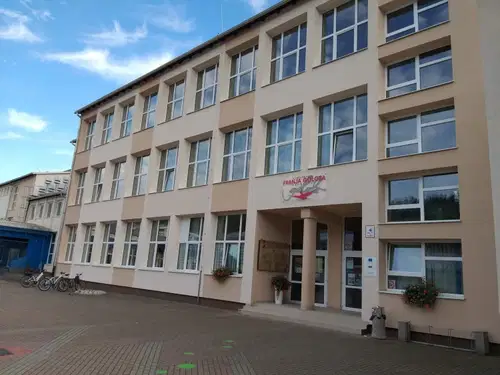 Vse vzgojno-izobraževalne ustanove po navodilih Šarca v ponedeljek zapirajo vrata