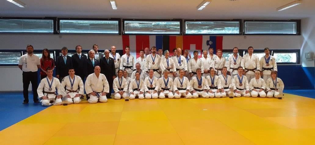 Slovenska ekipa osvojila srebro na mednarodnem judu turnirju na Ravnah, uspešni tudi Korošci (FOTO)