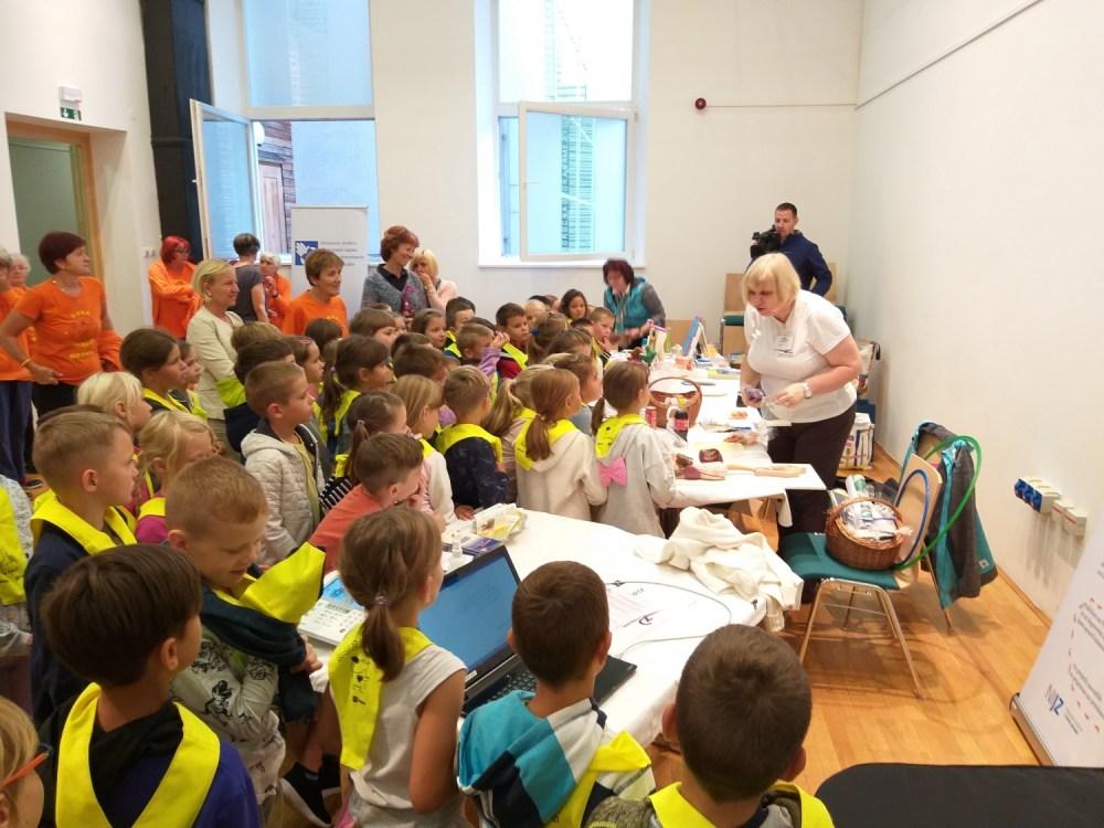 NIJZ Ravne organizira posvet o onesnaženosti tal otroških igrišč s težkimi kovinami