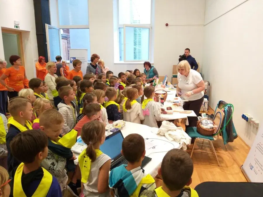 NIJZ Ravne organizira posvet o onesnaženosti tal otroških igrišč s težkimi kovinami