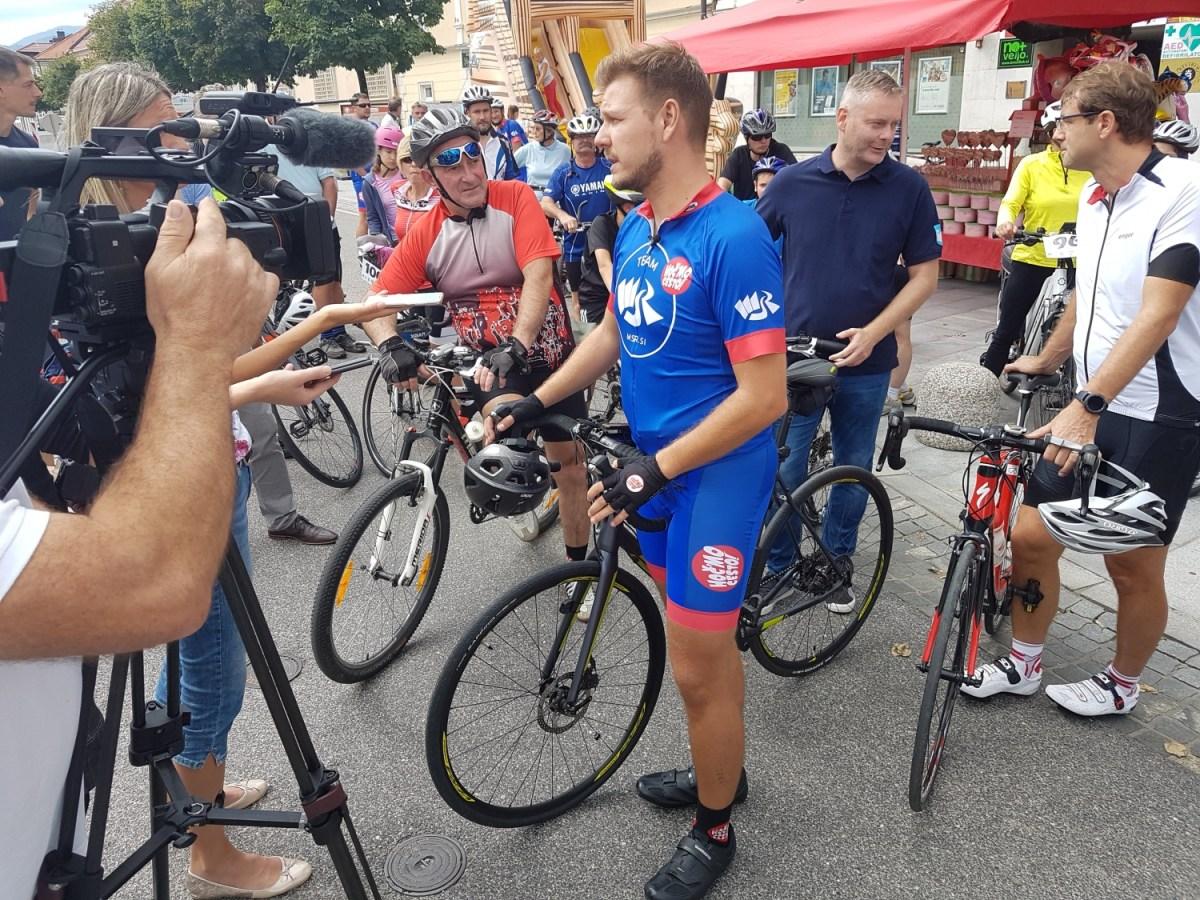 Odziv Mladinske iniciative in Gospodarske zbornice na odločitev Vlade. Protesta za enkrat ne bo