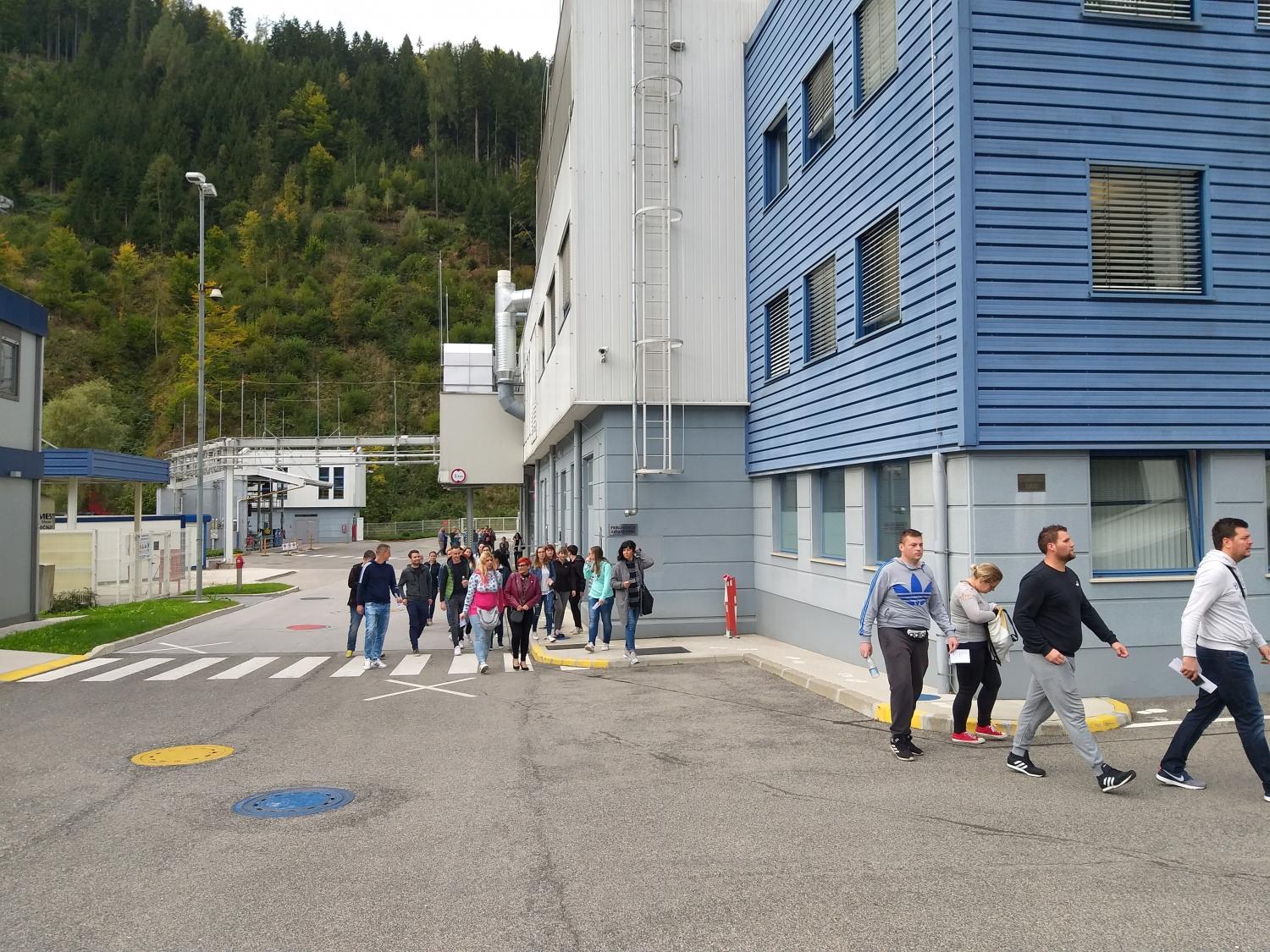 Lek seli proizvodnjo antibiotikov v Avstrijo. Robert Ljolja: "Vloga lokacije na Prevaljah se bo spremenila, vendar ni razloga za šok" (VIDEO in FOTO)