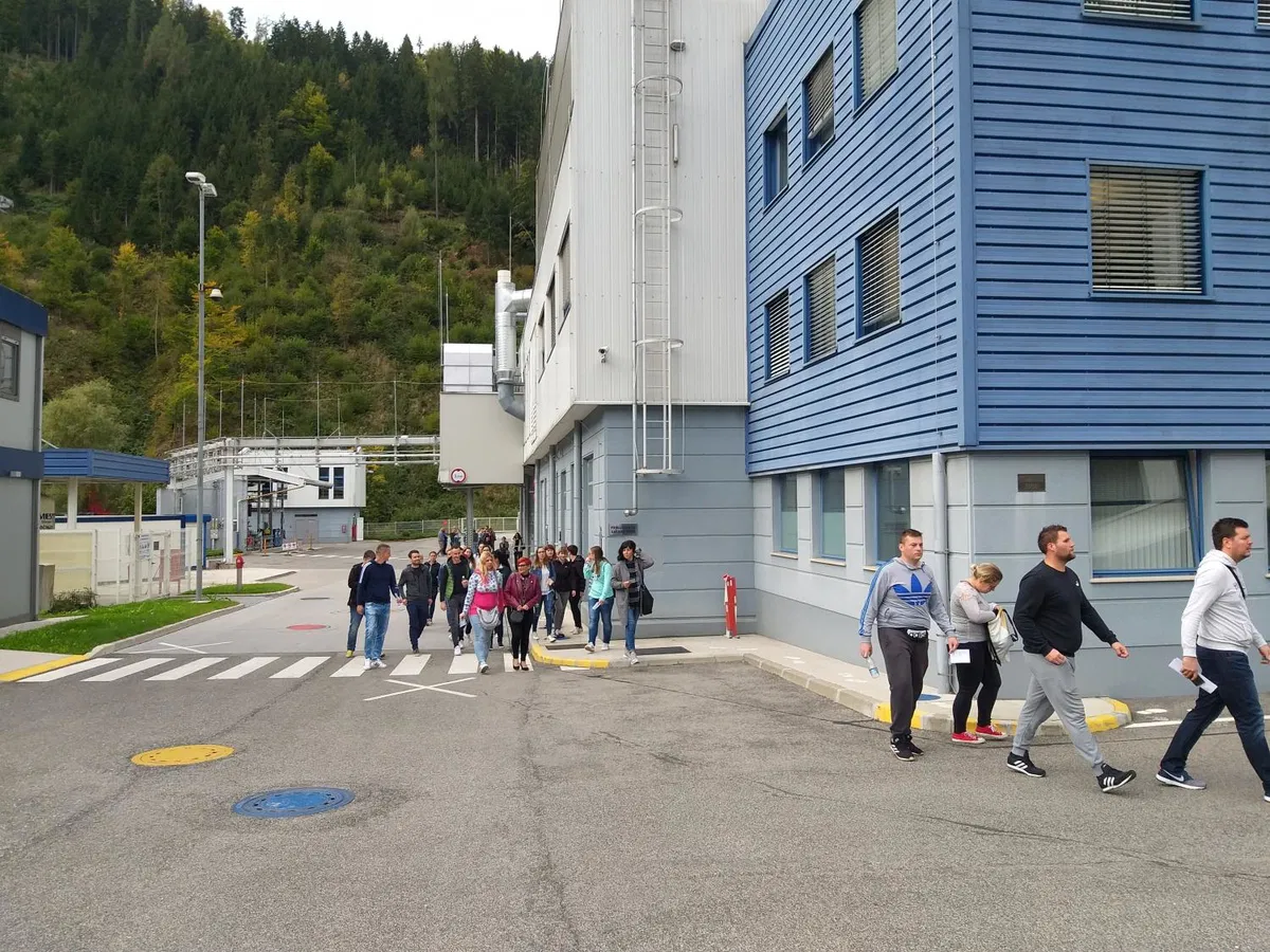 Lek seli proizvodnjo antibiotikov v Avstrijo. Robert Ljolja: "Vloga lokacije na Prevaljah se bo spremenila, vendar ni razloga za šok" (VIDEO in FOTO)