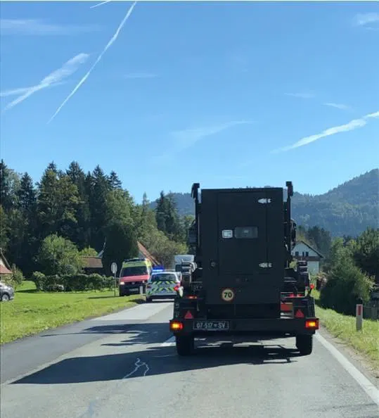 V Slovenj Gradcu sta trčila osebno vozilo in štirikolesnik