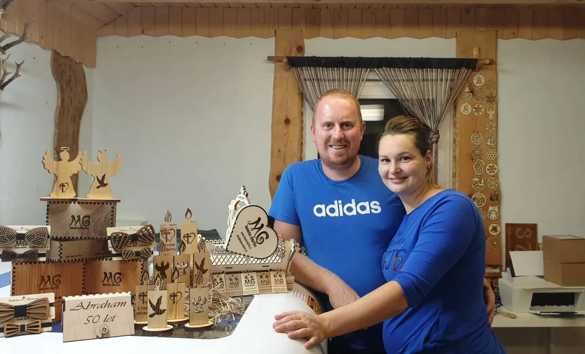 Zgodba o uspehu mladih Korošcev: od lesenega metuljčka do sveče (FOTO)