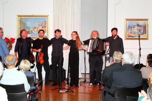 Zasedba Kontrabant zaključila letošnje Jesenske serenade v kar sedmih različnih jezikih
