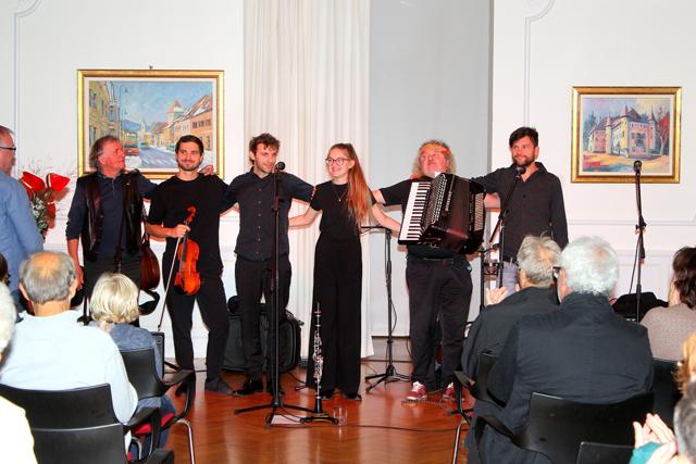 Zasedba Kontrabant zaključila letošnje Jesenske serenade v kar sedmih različnih jezikih