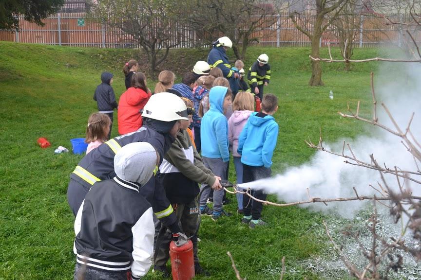 Gasilska vaja: Stopnišče OŠ Libeliče v plamenih (FOTO)
