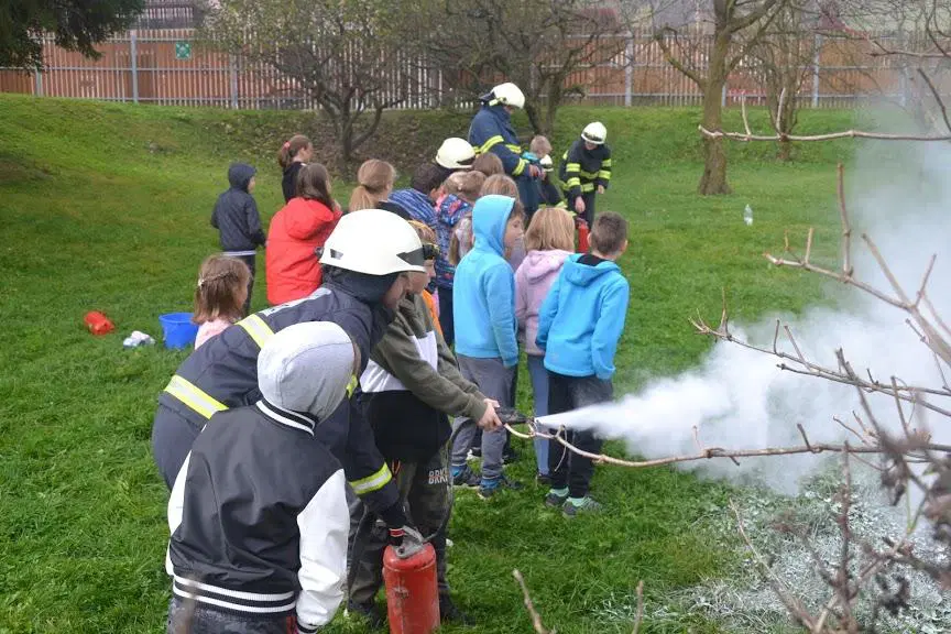 Gasilska vaja: Stopnišče OŠ Libeliče v plamenih (FOTO)