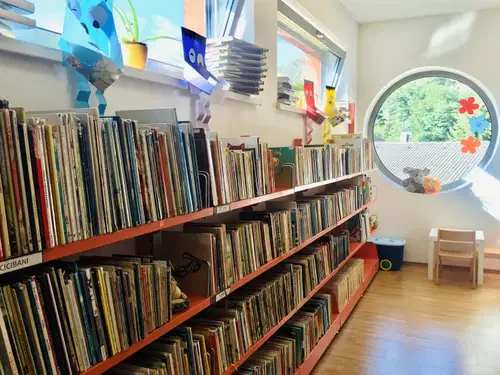 Bukvarna Ajta: prostor kjer stare knjige oživijo (FOTO)