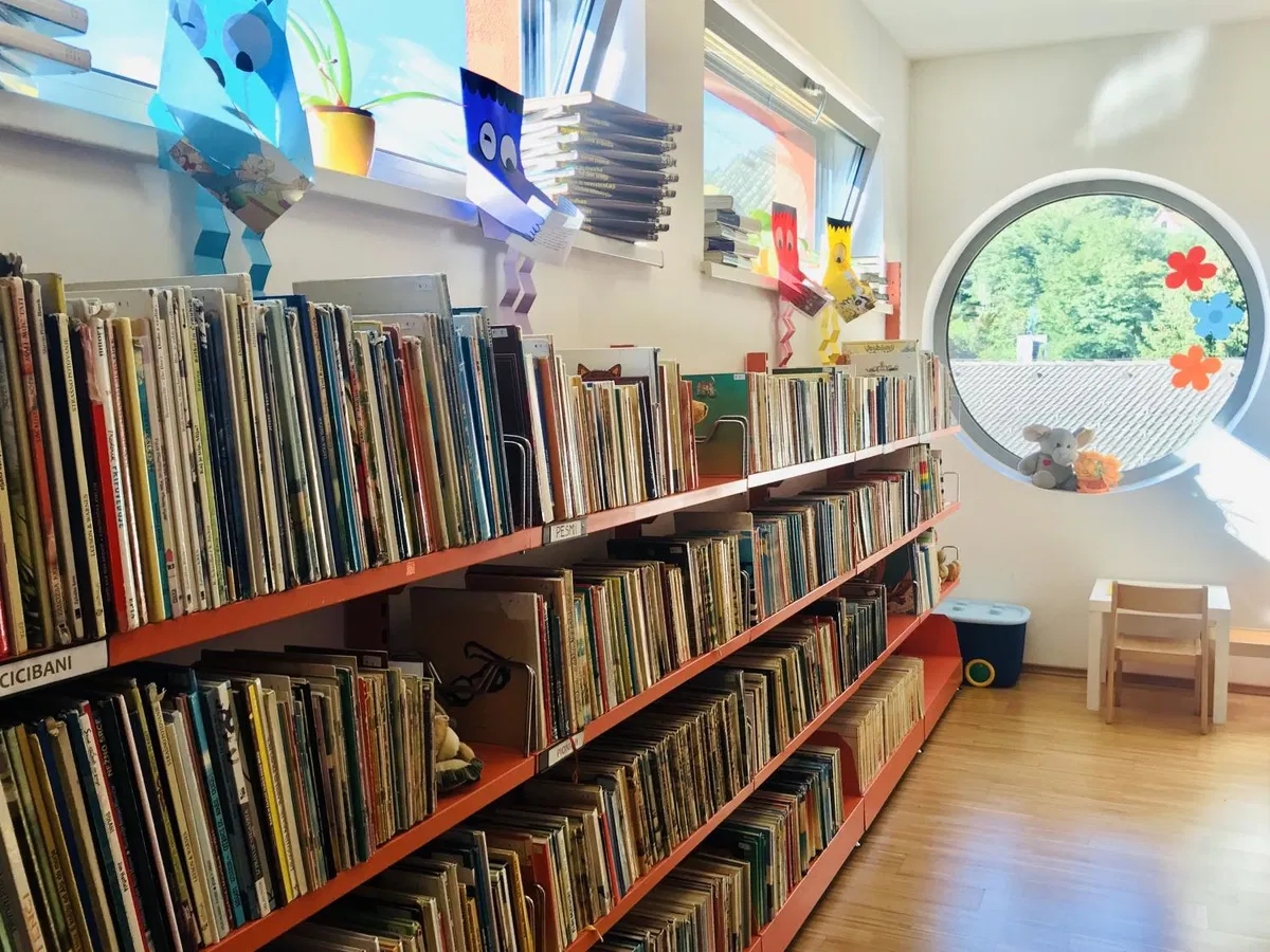 Bukvarna Ajta: prostor kjer stare knjige oživijo (FOTO)