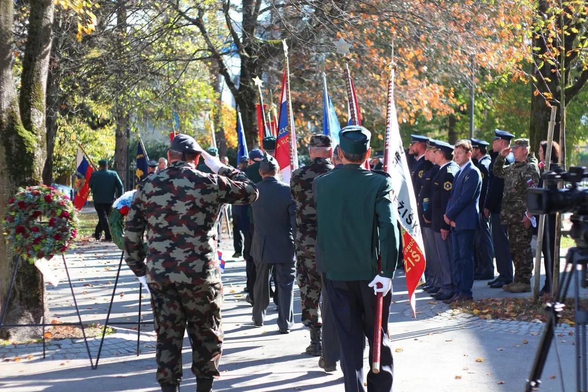 V Slovenj Gradcu s slovesnostjo počastili spomin na preminule (VIDEO in FOTO)