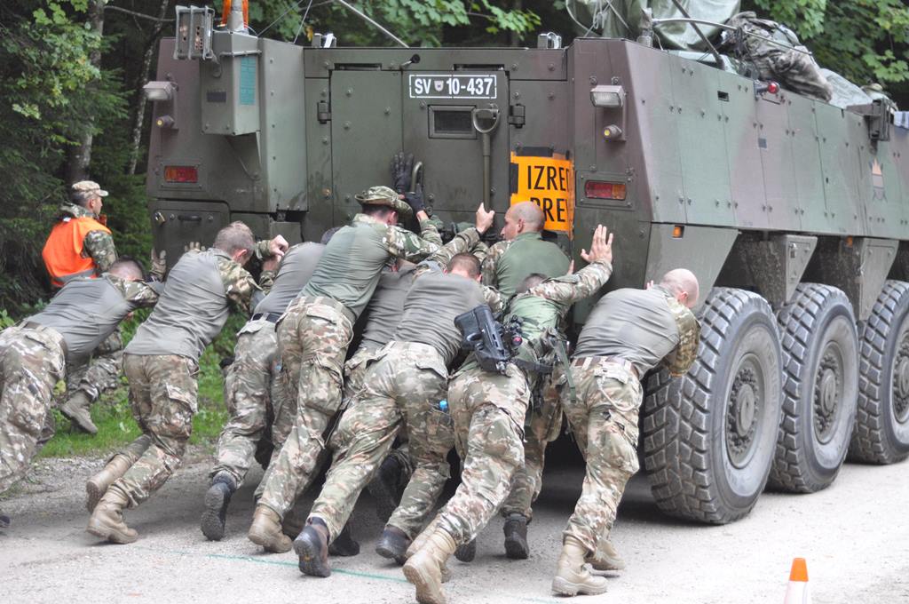 Vojska ostala brez podelitve izjemnih pooblastil za varovanje južne meje