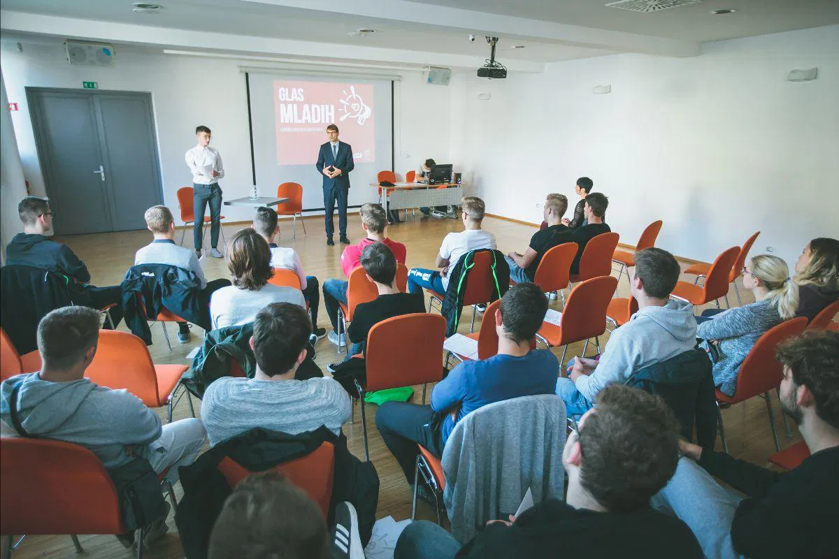 'Glas mladih' na Ravnah enoten: Potrebne bodo spremembe (FOTO)