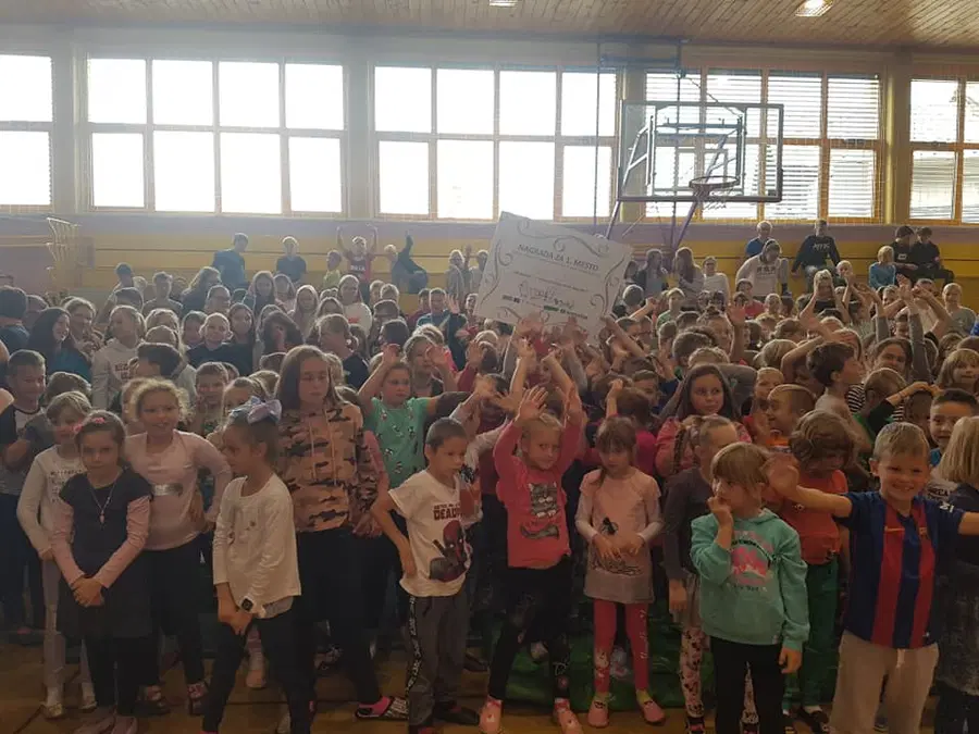 Znani zmagovalki in praktični nagrajenci akcije »Ni debate – v Surovino dajte stare aparate« (FOTO)