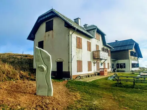 Postavili monolit na Uršlji gori, ste ga opazili? (FOTO)