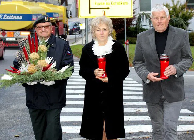 Komemoracija ob dnevu mrtvih v spomin padlim borcem v Dravogradu (FOTO)