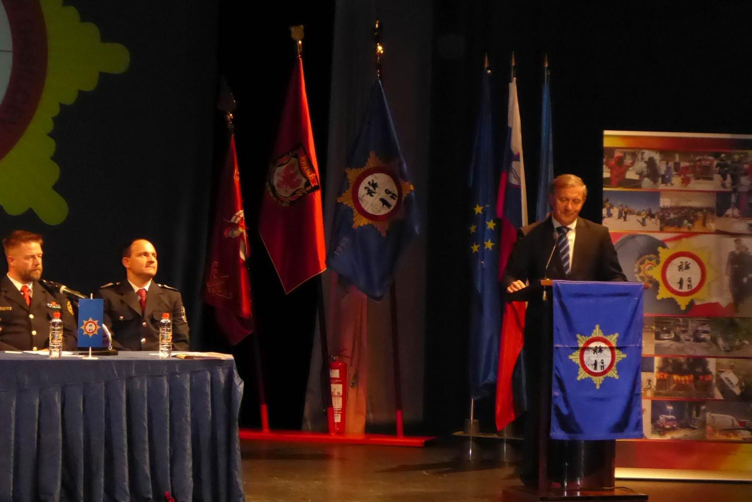 Minister za obrambo Karl Erjavec gasilcem obljubil čim boljše pogoje za delo