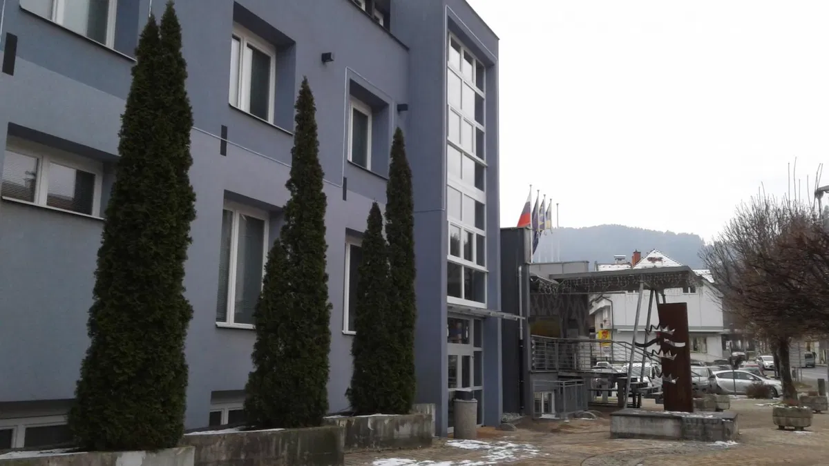 Decembrski gumbki sreče: Prevalje bodo danes zasijale v soju prazničnih luči