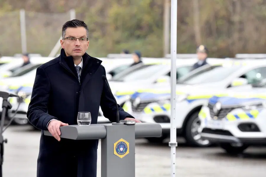 Vlada sprejela ukrepe za soočanje z novim koronavirusom, a svari pred paniko