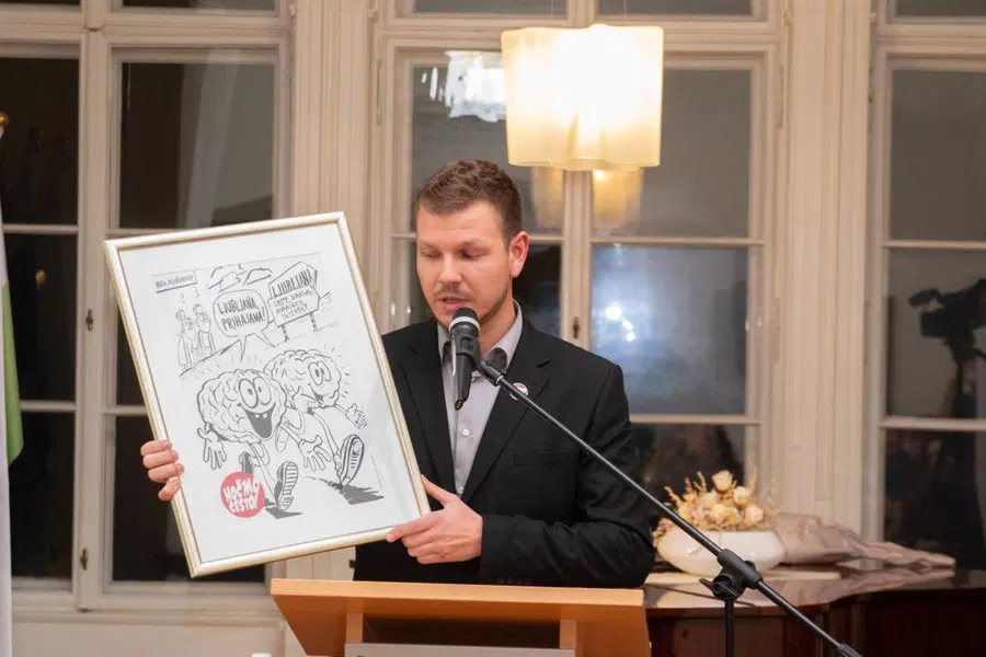 V družbi premiera Marjana Šarca bodo podelili častne nazive ambasadorjem za koroško hitro cesto