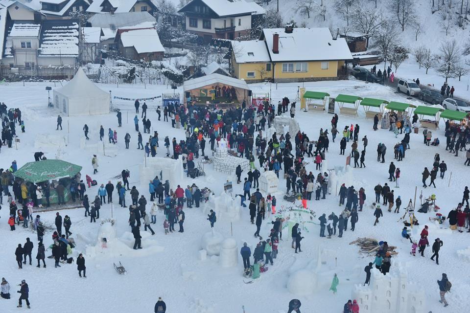 V Črni se že pripravljajo na gradnjo snežnih mojstrovin. Predprijave za 28. Gradove kralja Matjaža so odprte