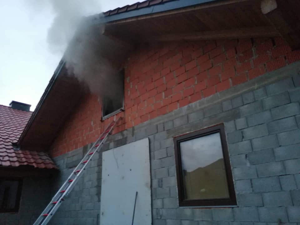 Zagorelo v garaži v Mislinjski Dobravi (FOTO)