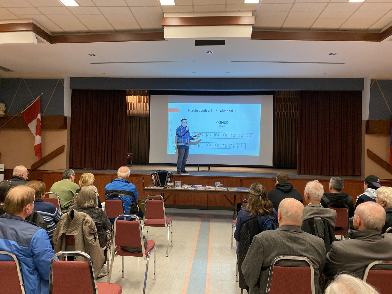 Klemen Rošer s šolo harmonike navdušuje tudi onkraj luže (FOTO)