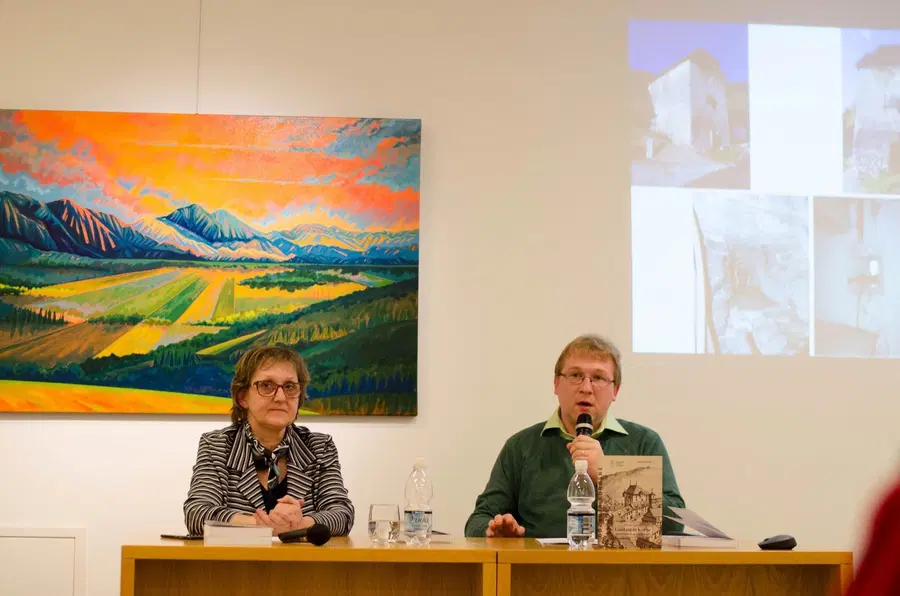 Dr. Vinko Skitek predstavil knjigo Guštanj in Kotlje skozi srednji in zgodnji novi vek (FOTO)