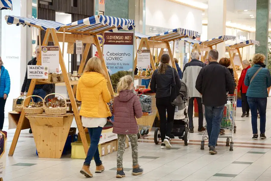 Medeni konec tedna: v Europarku so se predstavili čebelarji (FOTO)