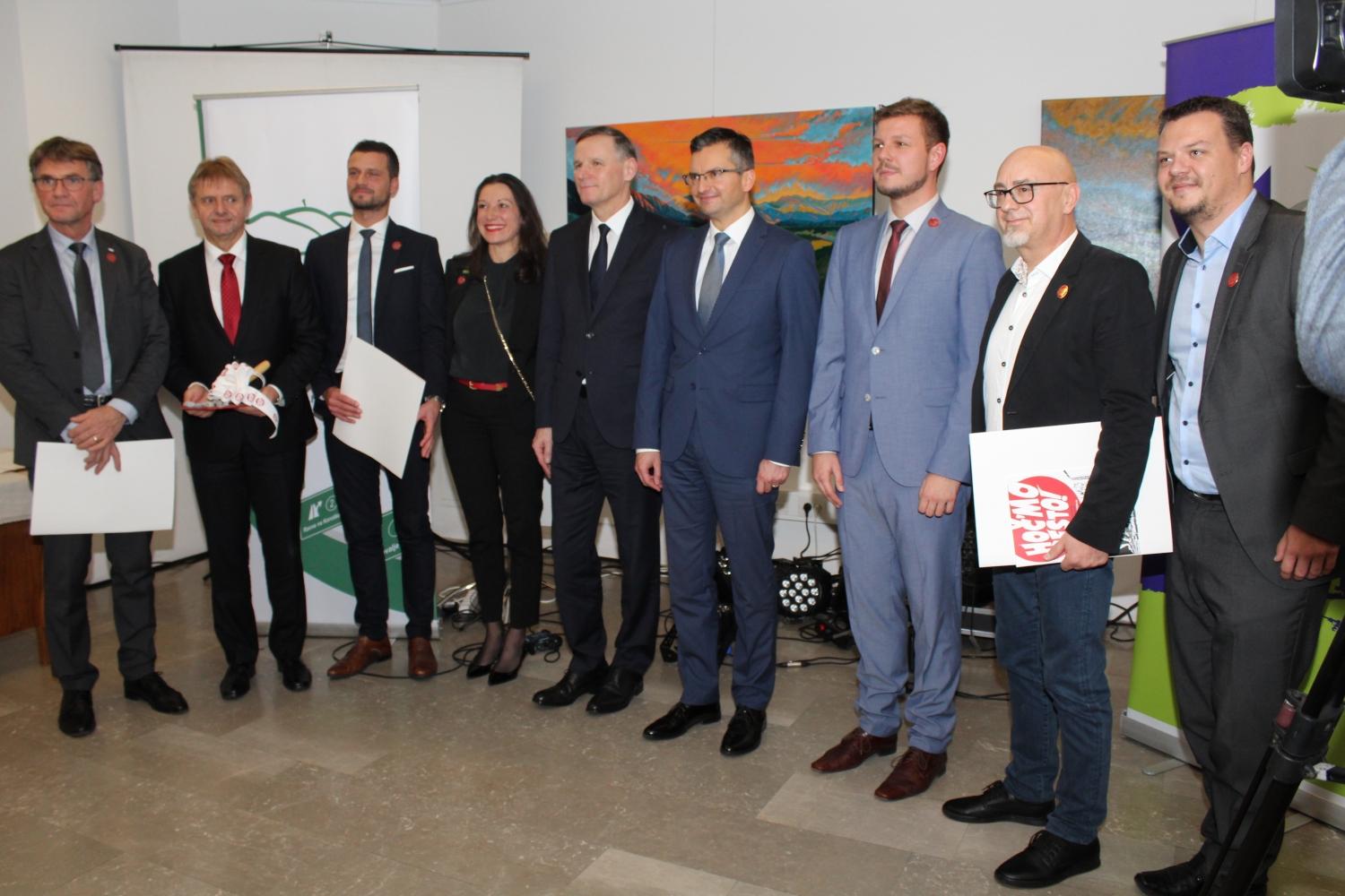 Politiki prvič v zgodovini prejemniki naziva "Ambasador HOČ`MO CESTO" (VIDEO in FOTO)