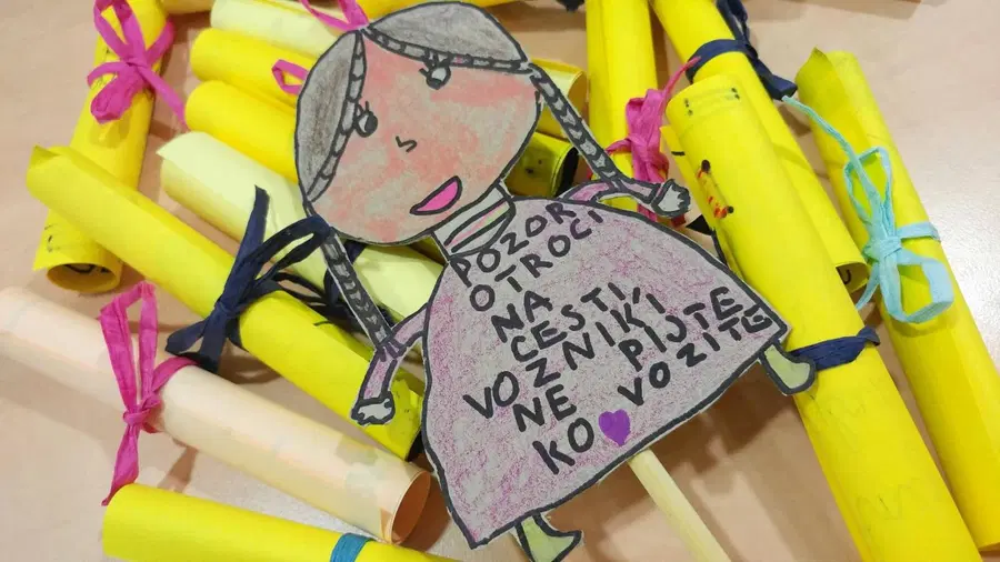 Akcija Otroci za varnost v prometu: Policisti bodo skupaj z otroci razdeljevali izdelke voznikom, ki jih bodo ustavili v dneh okoli martinovega