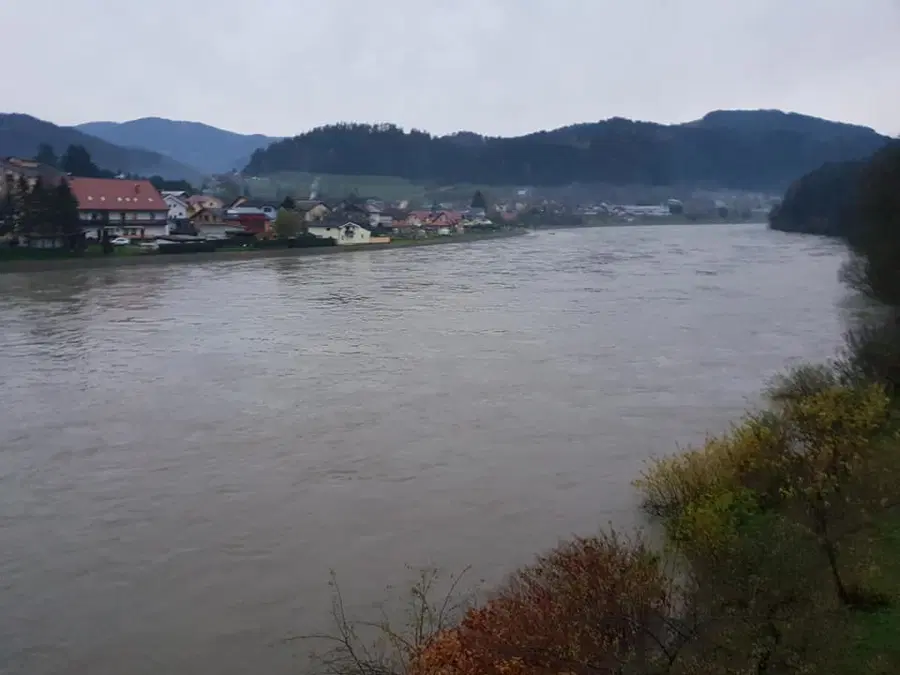 Deset let po poplavah na Dravi zgrajeni protipoplavni nasipi, a popolne zaščite ni