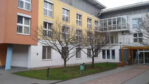 Levica vlado poziva k preprečitvi dviga cen oskrbe v domovih za starejše in posebnih zavodih