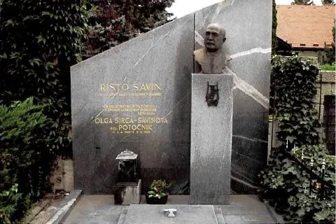 S pokopališča ukradli 10 tisoč evrov vreden doprsni kip. Gre za organiziran kriminal? (FOTO)