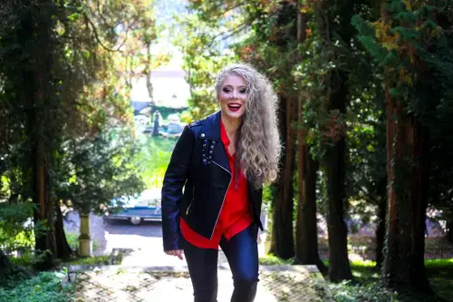 "Bravo, Dunja, ta priredba je pravi unikat!" so besede izvajalca originalne pesmi ob njenem prvencu (VIDEO)