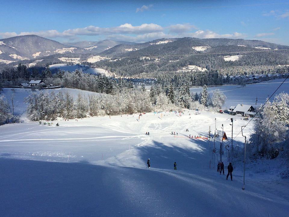 Na brezplačno smuko na Rimski vrelec, kjer odpirajo tudi drsališče (FOTO)