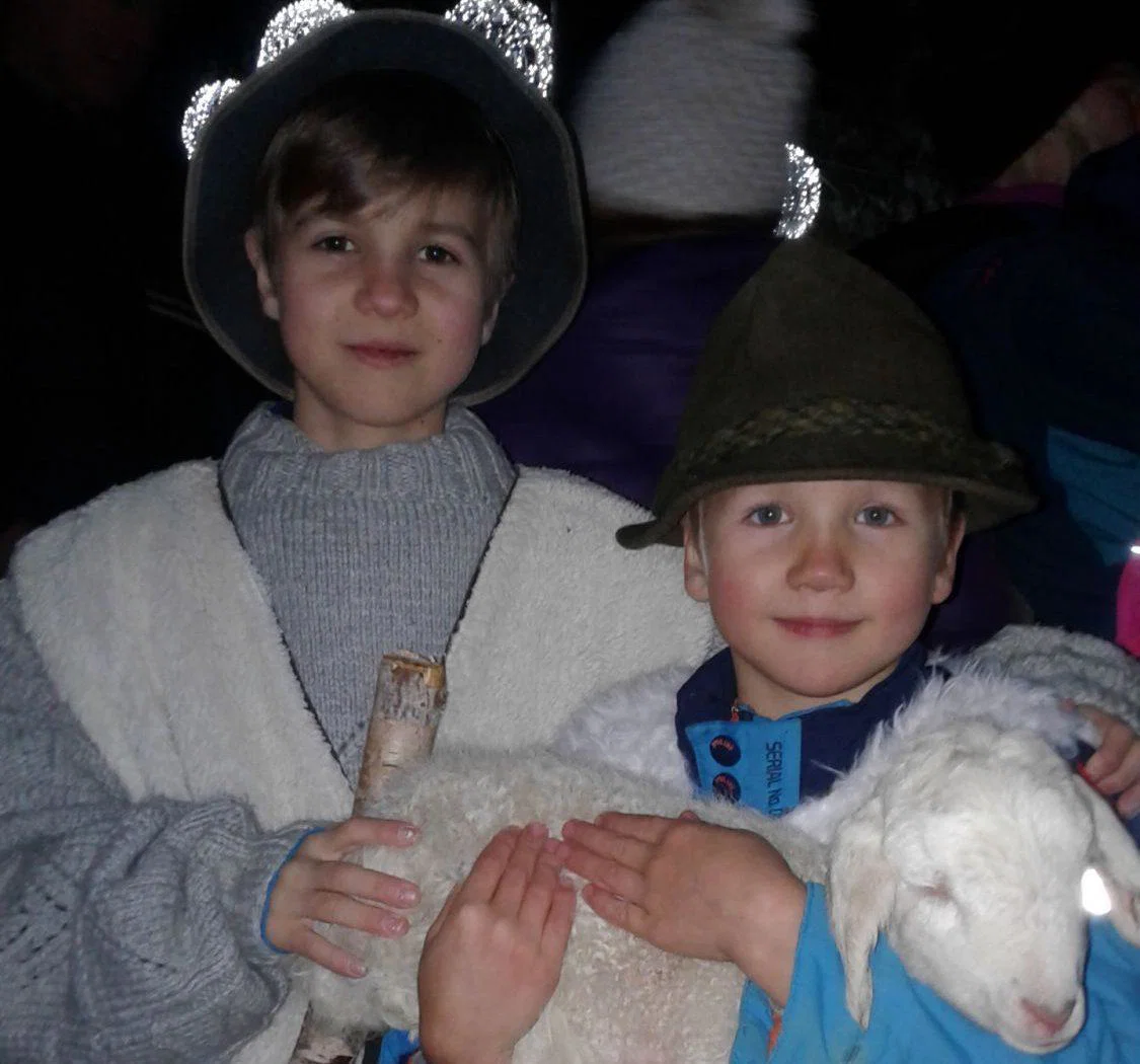 V Črni pripravljajo božično zgodbo z živimi jaslicami, najmlajše bosta razveselila klovnesa Tinka Šminka in dedek Mraz