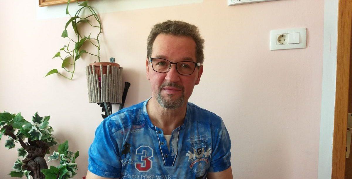 Najbolj brano februarja: Mežiški upokojenec Milan Piko v dveh letih zgibal približno sto tisoč listov papirja