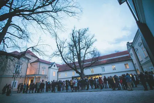 Veseli december tudi v Koroški osrednji knjižnici